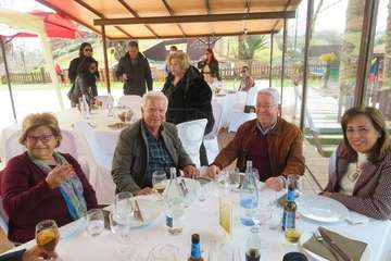 El exconcejal Antonio Benítez recibe el reconocimiento de amigos y familiares en su 80 aniversario/TA.